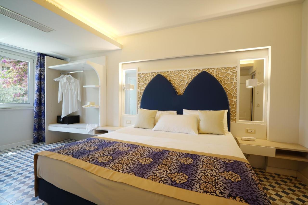 Suite Hotel L'Oasi Di Riaci (Adults Only) Санта Доменика Екстериор снимка