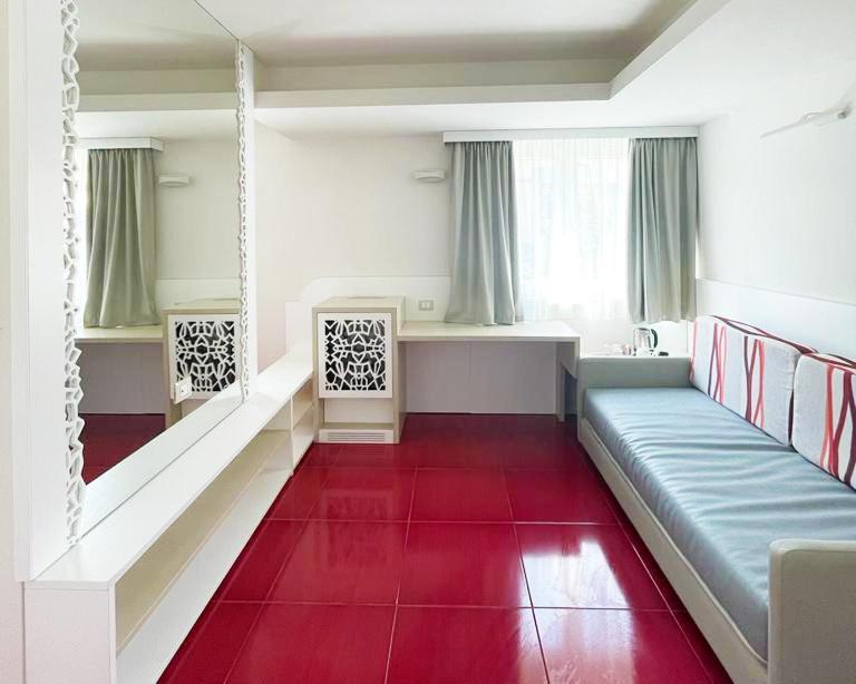 Suite Hotel L'Oasi Di Riaci (Adults Only) Санта Доменика Екстериор снимка